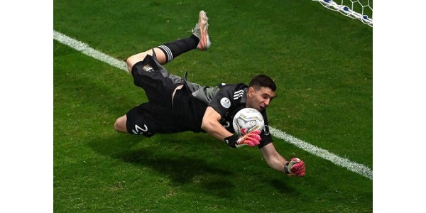 Argentinské přátelství mezi Lionelem Messim a Emilianem Martínezem